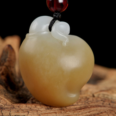 【省级玉雕大师苏明奇作品】新疆和田糖白玉寿桃挂件 29.81g