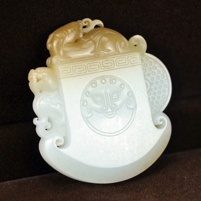 玉雕名家郁立雄作品 和田玉羊脂白玉府上有龙 49g