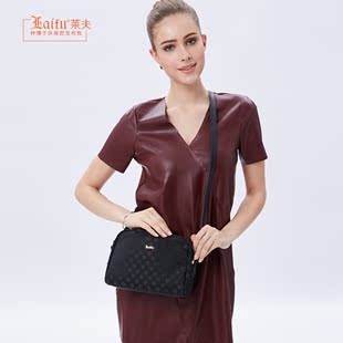 lv的包包配什麼衣服 萊夫迷你包包女配牛皮斜挎包百搭小包2020新款韓版女士尼龍佈女包 lv