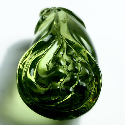 绿色玉米琥珀挂件 11.231克 q810865h