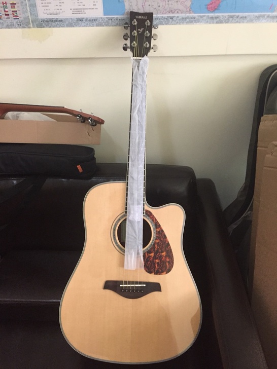 正品全新雅马哈单板吉他F820（没有防伪码）