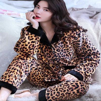 女豹纹睡衣图片