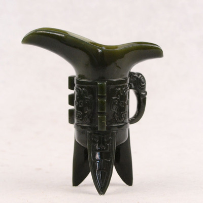 和田玉三足鼎立酒爵摆件 199克