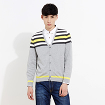 美特斯邦威2015秋装新款男撞色条纹毛织开衫吊牌价199