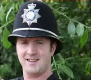 英国皇家警察帽 角色扮演头盔 演出头饰道具 成人警察军官帽子在类目 模玩/动漫/周边/cos/桌游, 聚会/魔术用品, 聚会用具/装饰, 聚会装饰帽子中 - 来自Buy2taobao.com提供专业的淘宝代购服务