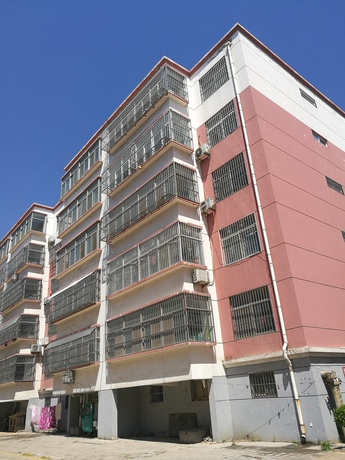 聊城市东昌府区北城街道办事处凤栖苑小区10栋2单元502室及储藏室
