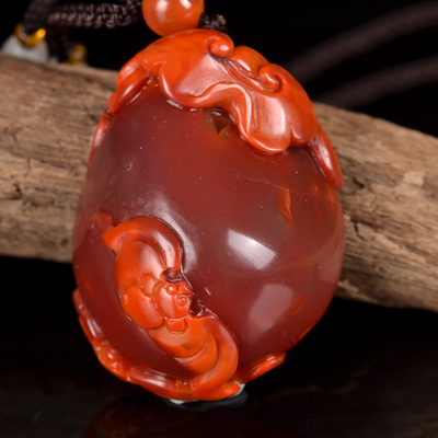 22.80g 天然顶级南红玛瑙五福临门吊坠