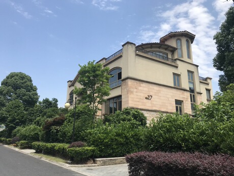 【第一次拍卖】暨阳街道环城南路198号伊美豪爵华庭白鹭郡北17幢101