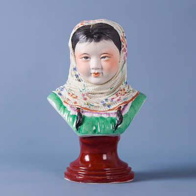 已故陶瓷名家 曾山东 人物雕塑作品《披纱少女》