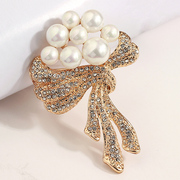 You filled your heart with decorated fall/winter Pearl corsage brooch as a birthday present in Europe and new pin female scarf buckle