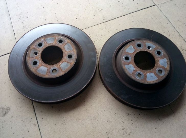 10年别克老款gl8原装前刹车盘一付