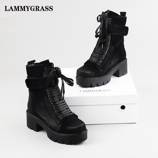 dior2020男裝秋冬系列 LAMMYGRASS系列2020遇見美麗的你 秋冬磨砂牛皮中筒粗跟女靴子潮 dior2020男鞋