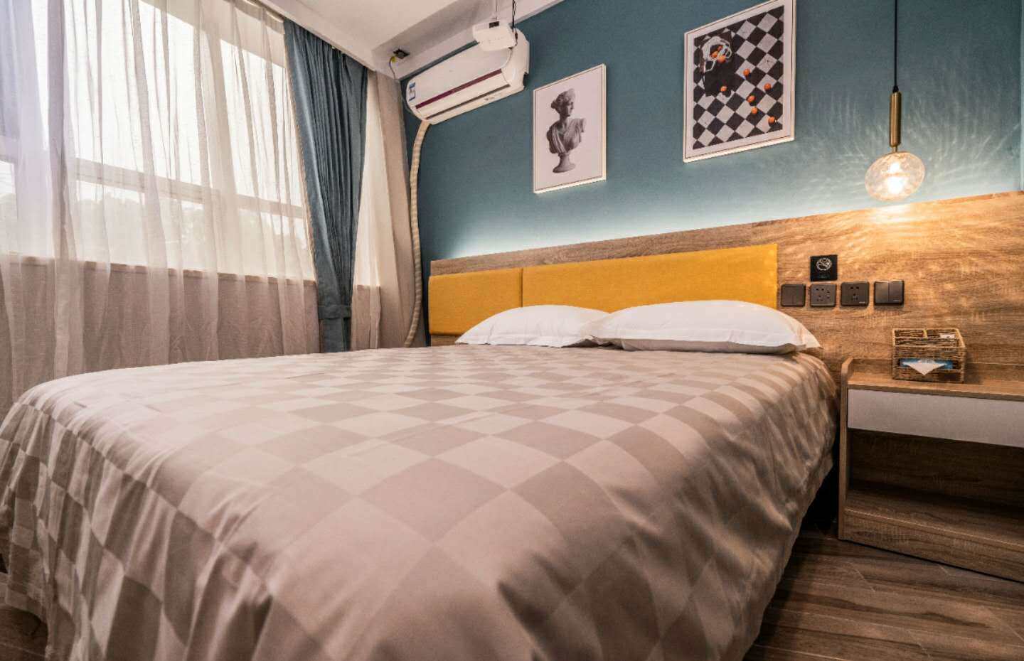 盒子空间酒店(上海闵行交大2号店)优选卡座大床房(巨幕投影)