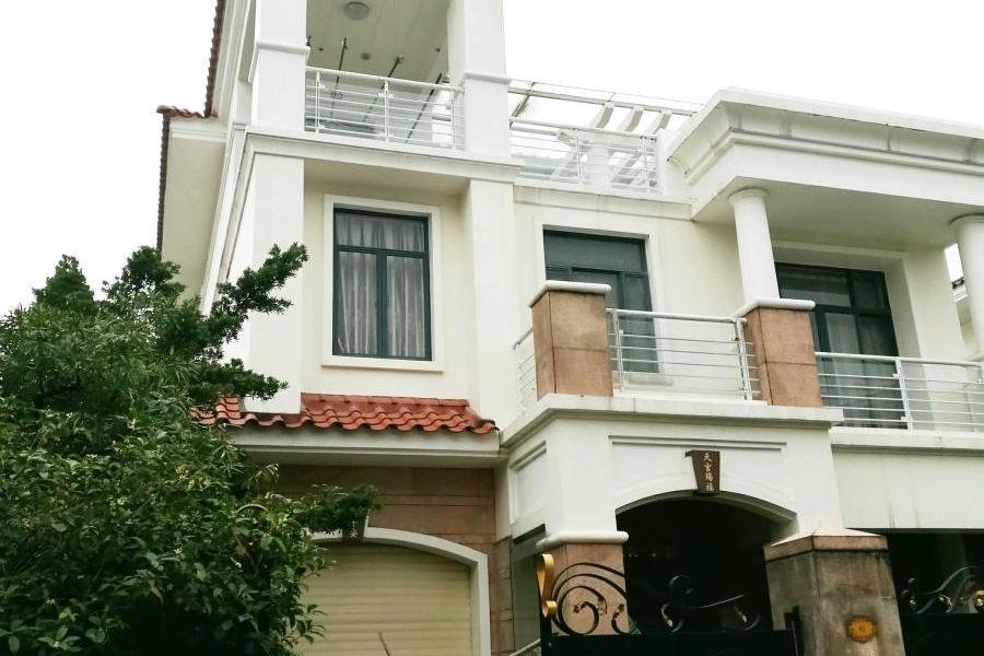 【第一次拍卖】东莞市寮步镇三正世纪豪门别墅82号的房产及家私