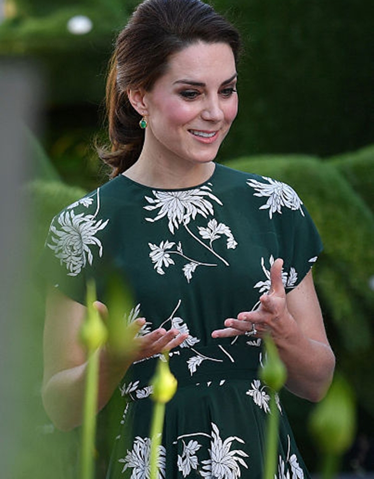 凯特王妃同款印菊花连衣裙2022夏女装墨绿色名媛显瘦中长大摆裙