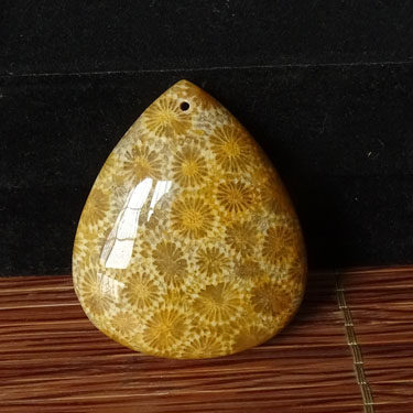 千蕊饰品旗舰店的优惠券大全—千蕊 大号珊瑚玉吊坠 天然珊瑚玉毛衣链