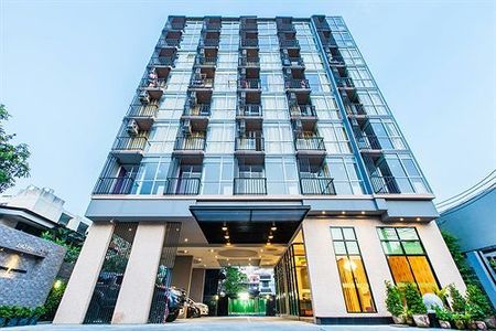 拉普绕登陆日套房酒店