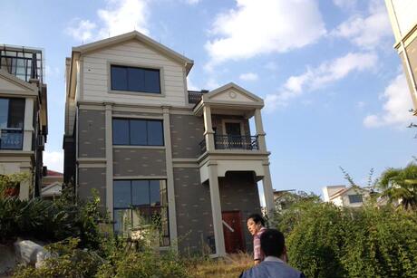 【第三次拍卖】江西省鹰潭市月湖区院里路9号嘉禾山庄四期70幢别墅