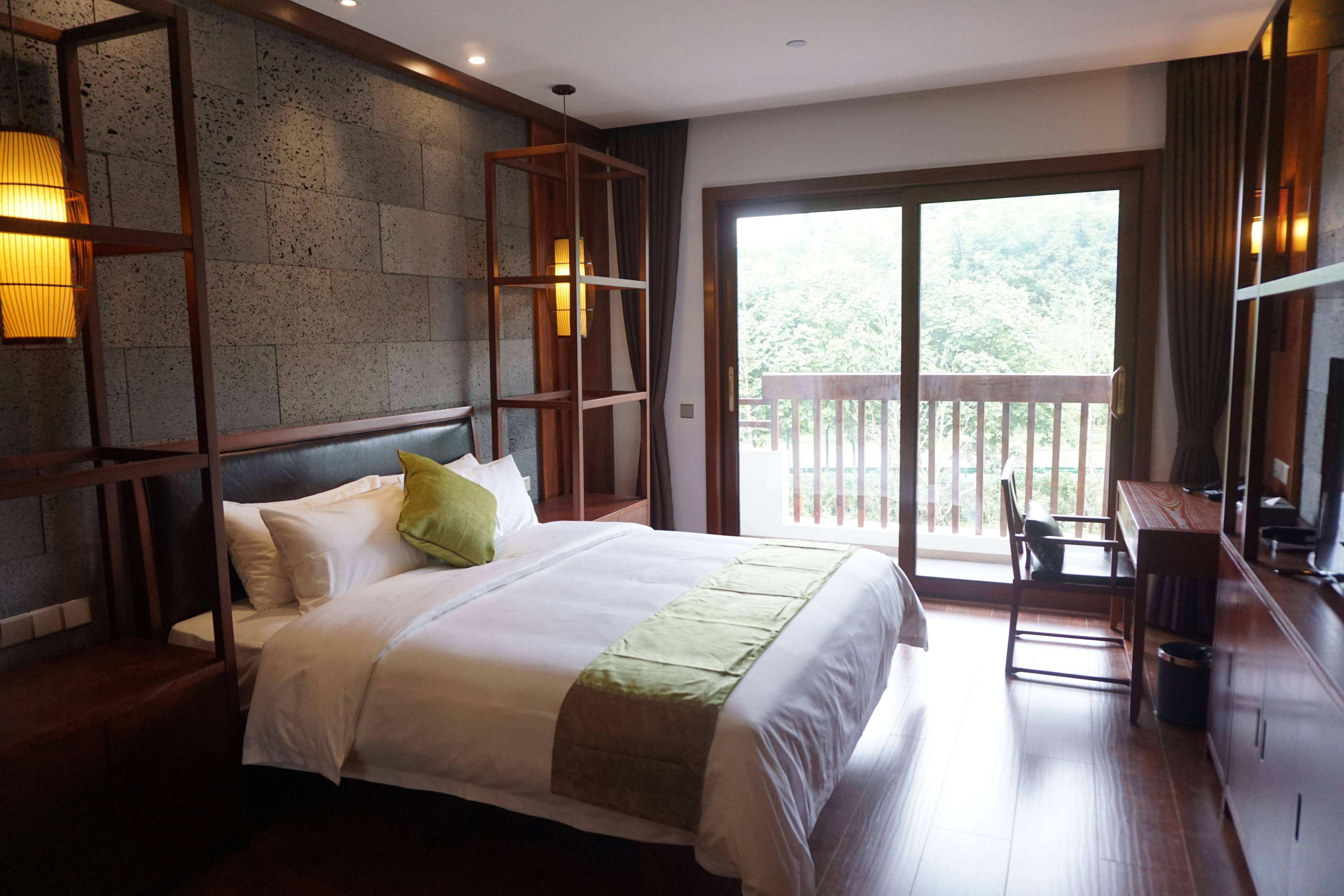 溧阳天目湖南山竹海安云悦南山温泉酒店景观全景大床房