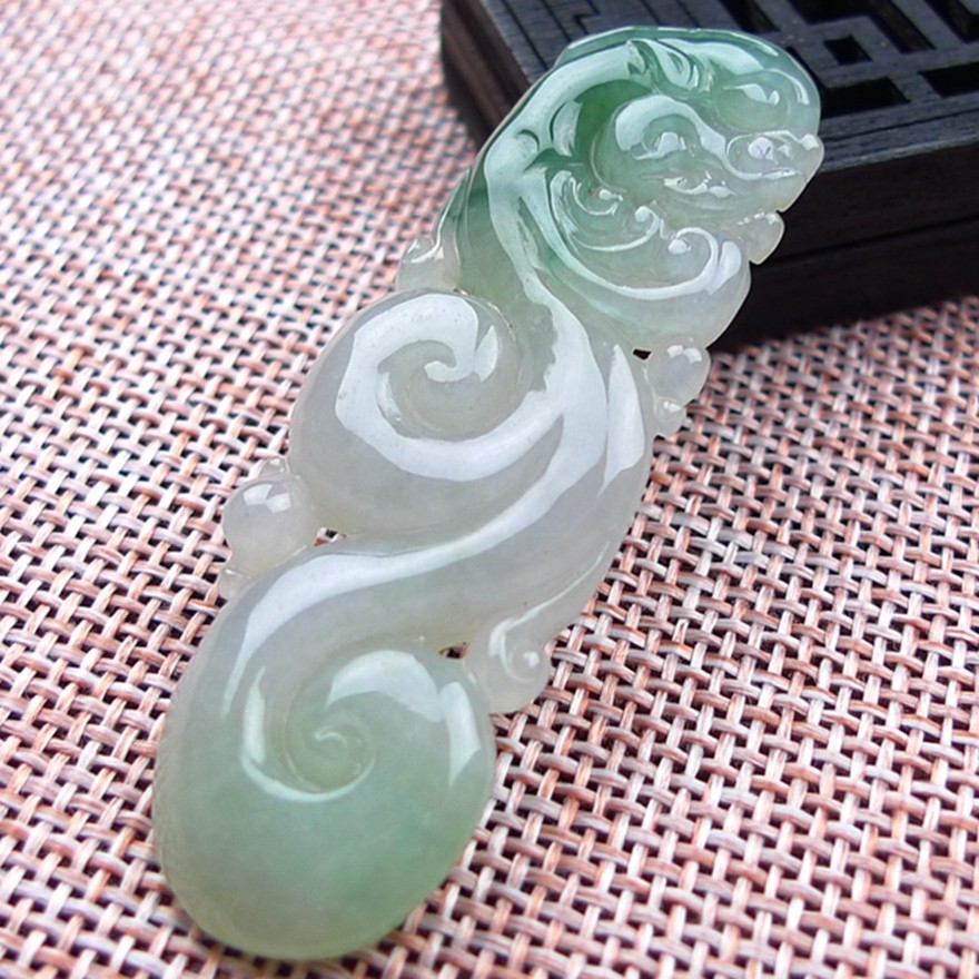 缅甸天然翡翠a货冰糯种飘花龙如意吊坠 12.32g