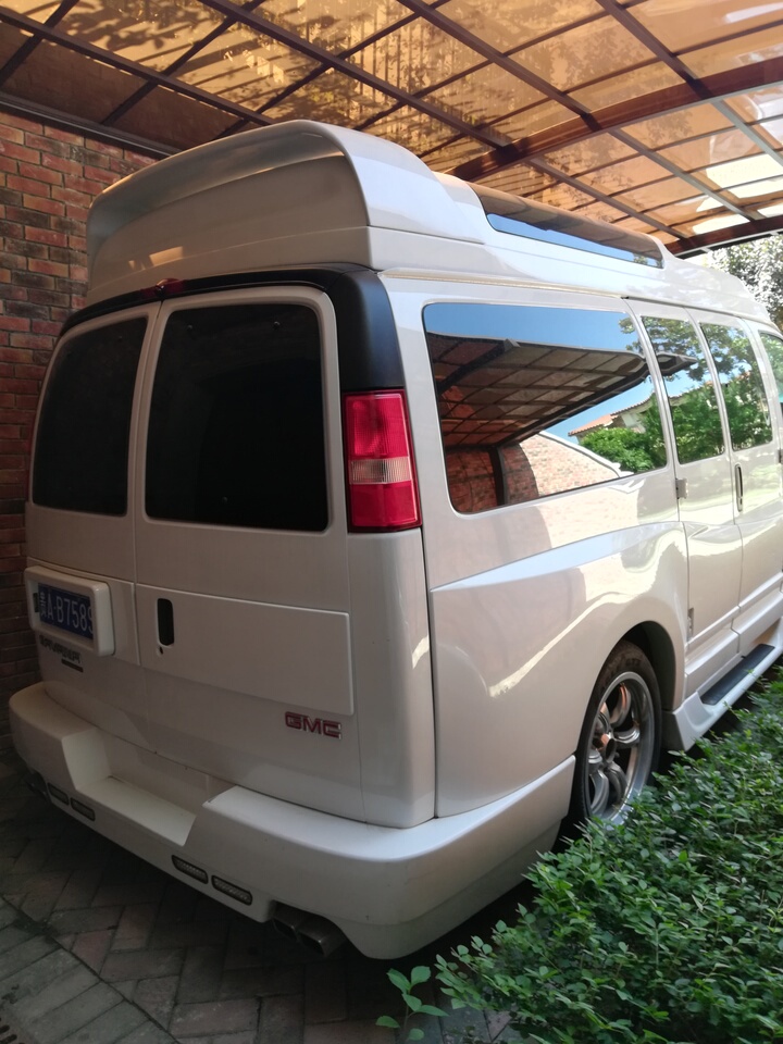 【第一次拍卖】gmc吉姆西萨瓦纳白色汽车一辆