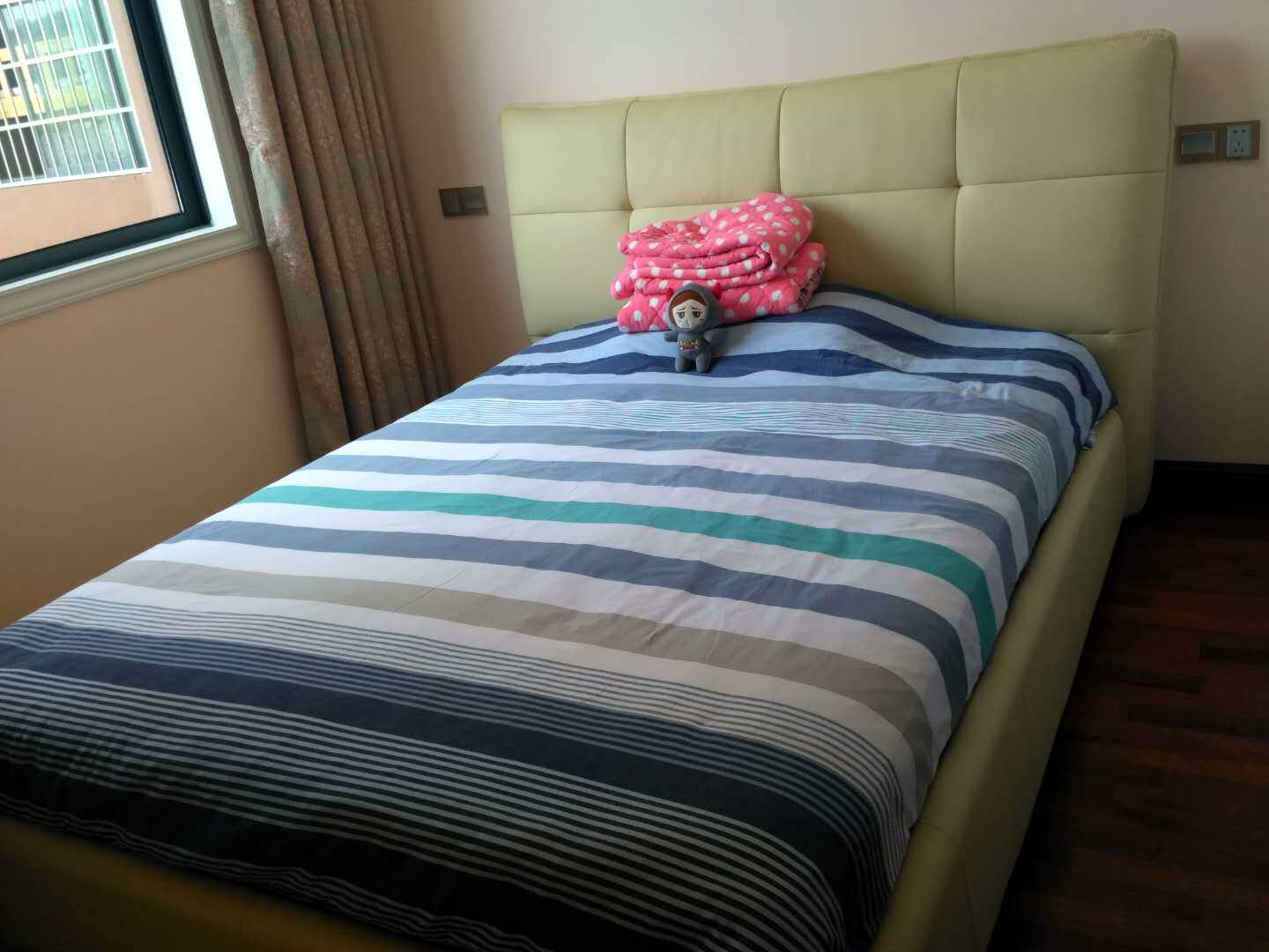 左右床简约现代时尚1.8米皮床双人床真皮床怎么样?