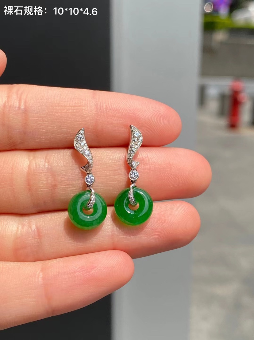 天然翡翠平安扣耳钉18k金镶嵌镶嵌润泽细腻性价比超高耳饰