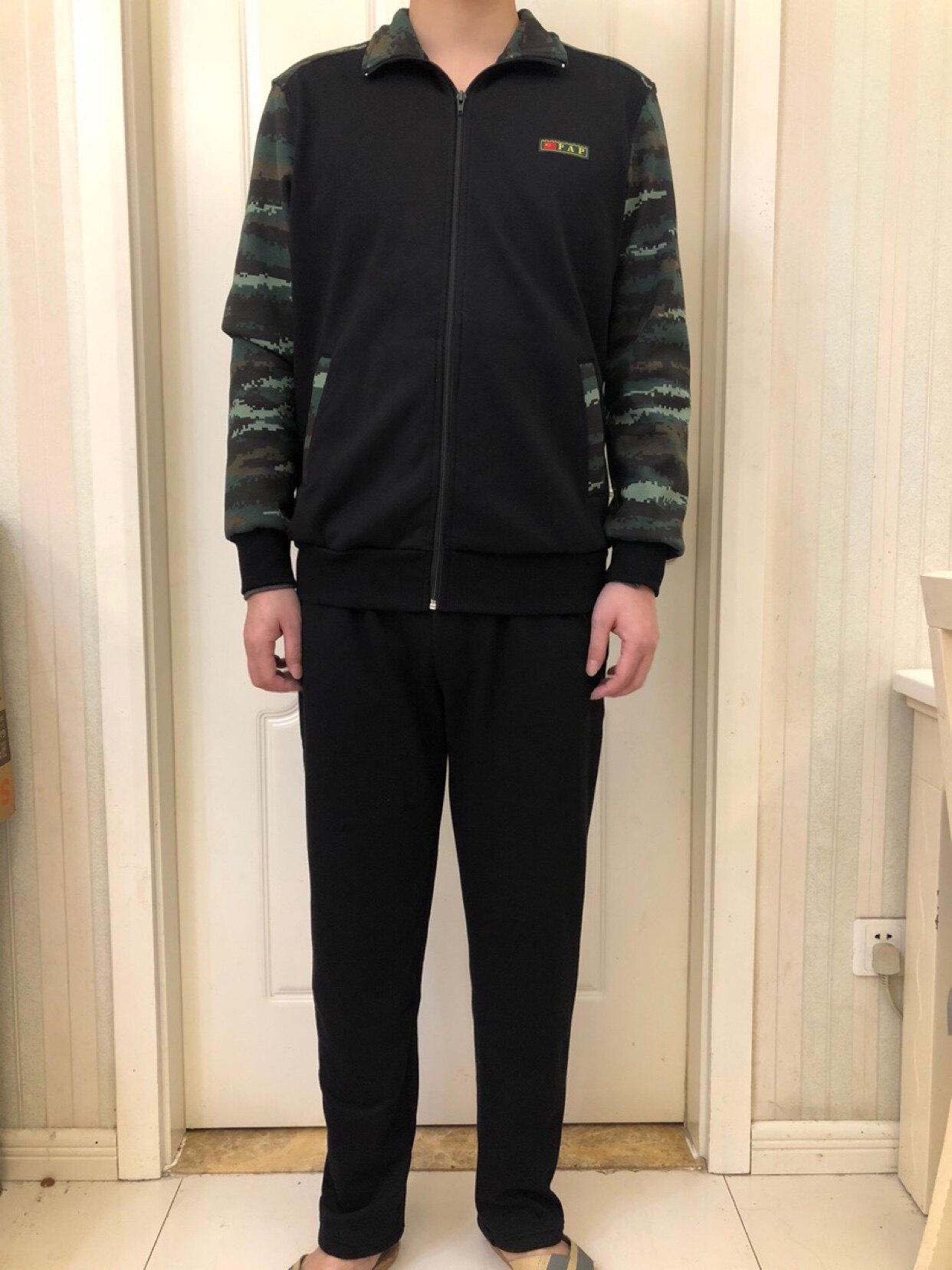 一折虎斑迷彩服冬季_迷彩冬季体能训练服套装 虎斑 武迷优惠券