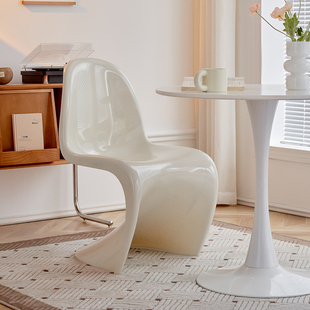 北欧潘东椅家用餐椅简约可叠放塑料靠背椅设计师洽谈椅子梳妆凳子
