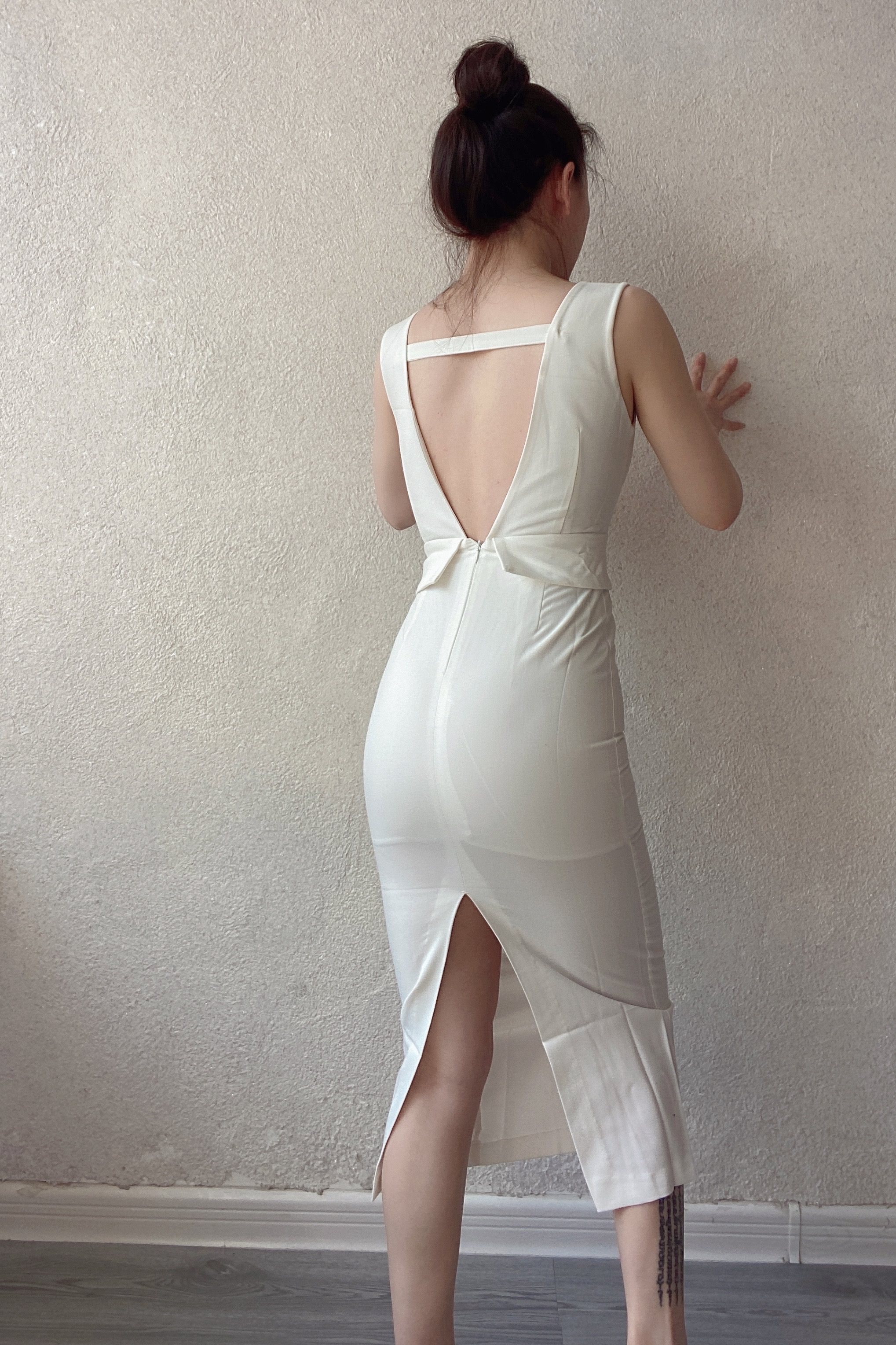 周小鱼 性感夜店 修身大裸背露背中长款低胸v领连衣裙