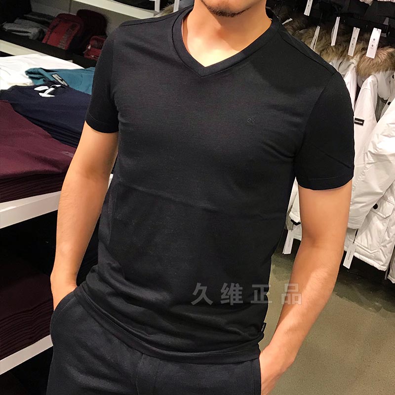 CK Calvin Klein男士新款休闲舒适顺滑纯棉纯色百搭V领短袖T恤衫