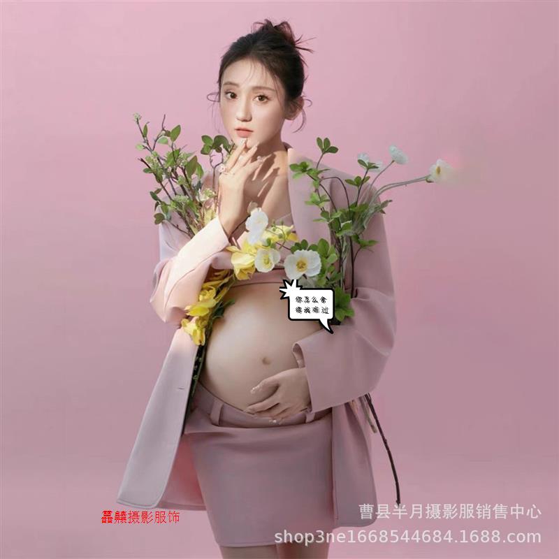 影楼新款孕妇照写真韩系主题杂志风形象照粉色西装甜美孕妈咪服饰