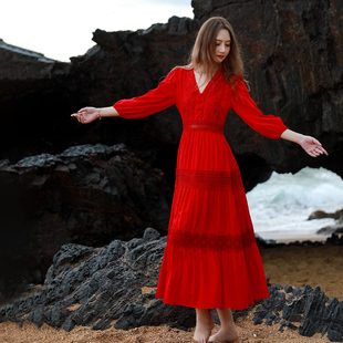 西藏青海湖三亚旅游拍照海边度假红色沙滩裙重工刺绣显瘦V领长裙