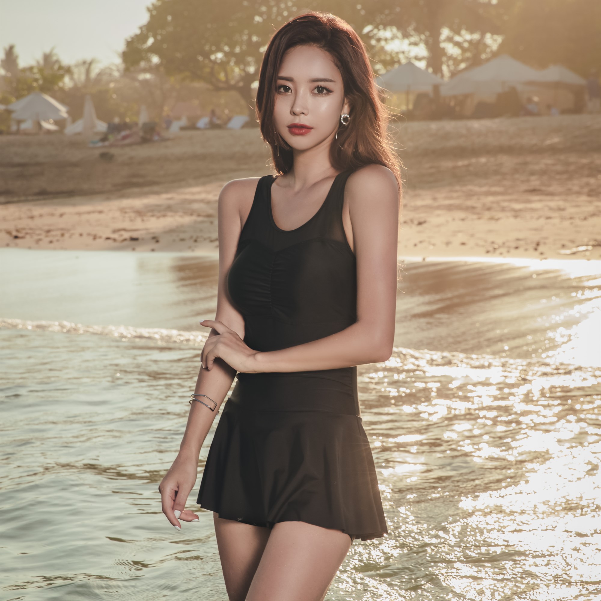 游泳衣女保守平角显瘦带胸垫聚拢大码温泉黑色泳装女裙式韩国优惠券