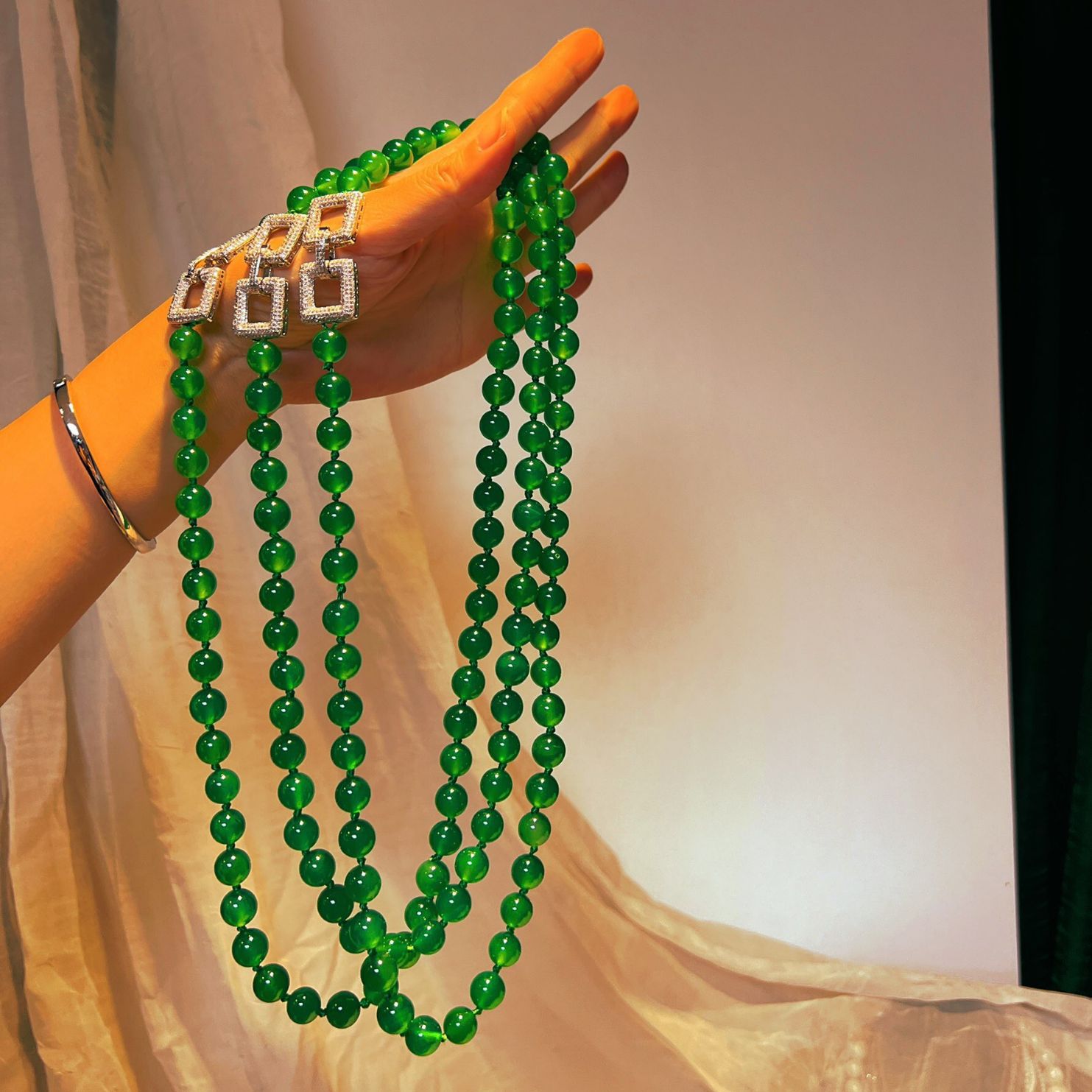天然起光玻璃种绿玉髓项链女轻奢新款气质玉石玛瑙珠链媲美翡小众