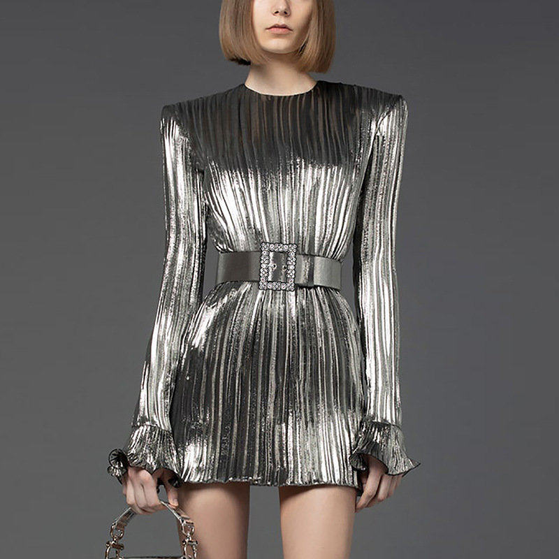 设计感连衣裙秋季新款时尚前卫酷飒科技光感银色长袖礼服短裙