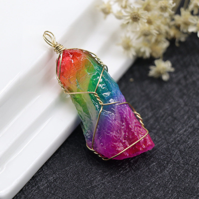 创意奇特尚白水晶原石绕线电镀七彩吊坠不规则彩虹水晶项链配装饰