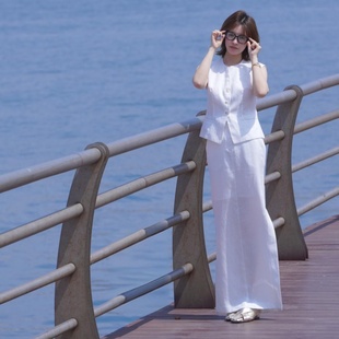 2024年夏季今年流行女神范搭配一整套高级感白色马甲裤子两件套女