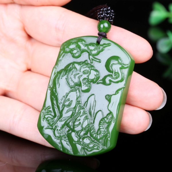 天然玉石菠菜綠碧玉吊墜上山虎玉牌生肖老虎挂件玉器在類目 珠寶/鑽石/翡翠/黃金, 和田玉, 頸飾中 - 來自Buy2taobao.com提供專業的淘寶代購服務