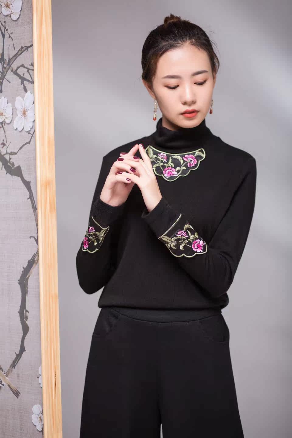 语墨民族风绣花服饰的优惠券大全—复古刺绣打底衫毛衣女短版高领袖口