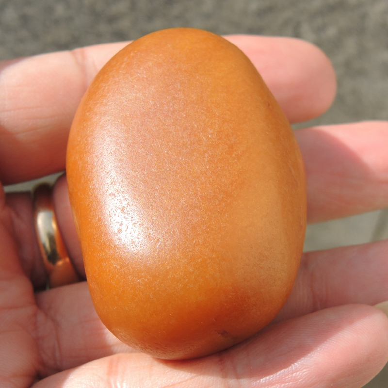 和田玉籽料原生黄玉