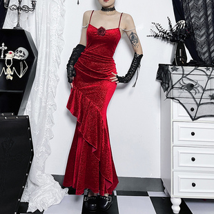 哥特红色中世纪复古裙丝绒连衣裙吊带鱼尾裙礼服裙风情万种的裙子