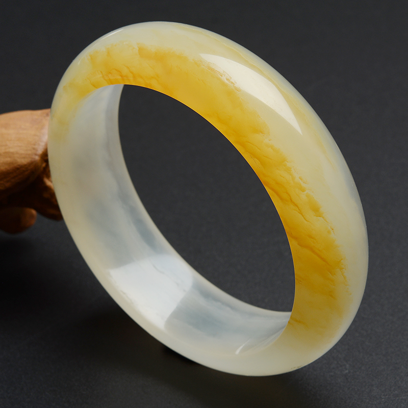 68.3g内径59mm纯天然黄龙玉手镯