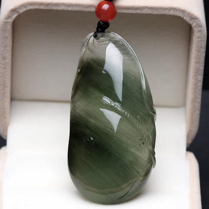 顶级收藏 天然绿发晶佛吊坠 顺发带猫眼效应 55.04克