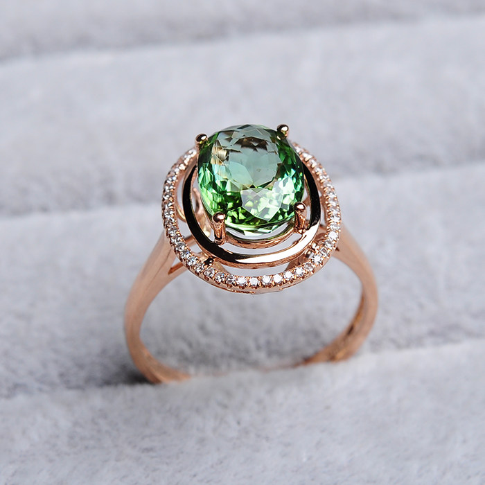 9克拉 纯净体嫩绿碧玺戒指 18k金镶钻 椭圆形较少 3.20克