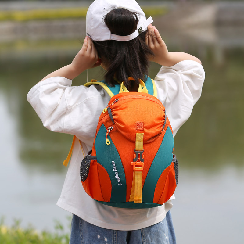 新款3-6岁儿童户外春游小背包轻便防水小学生幼儿园书包登山包