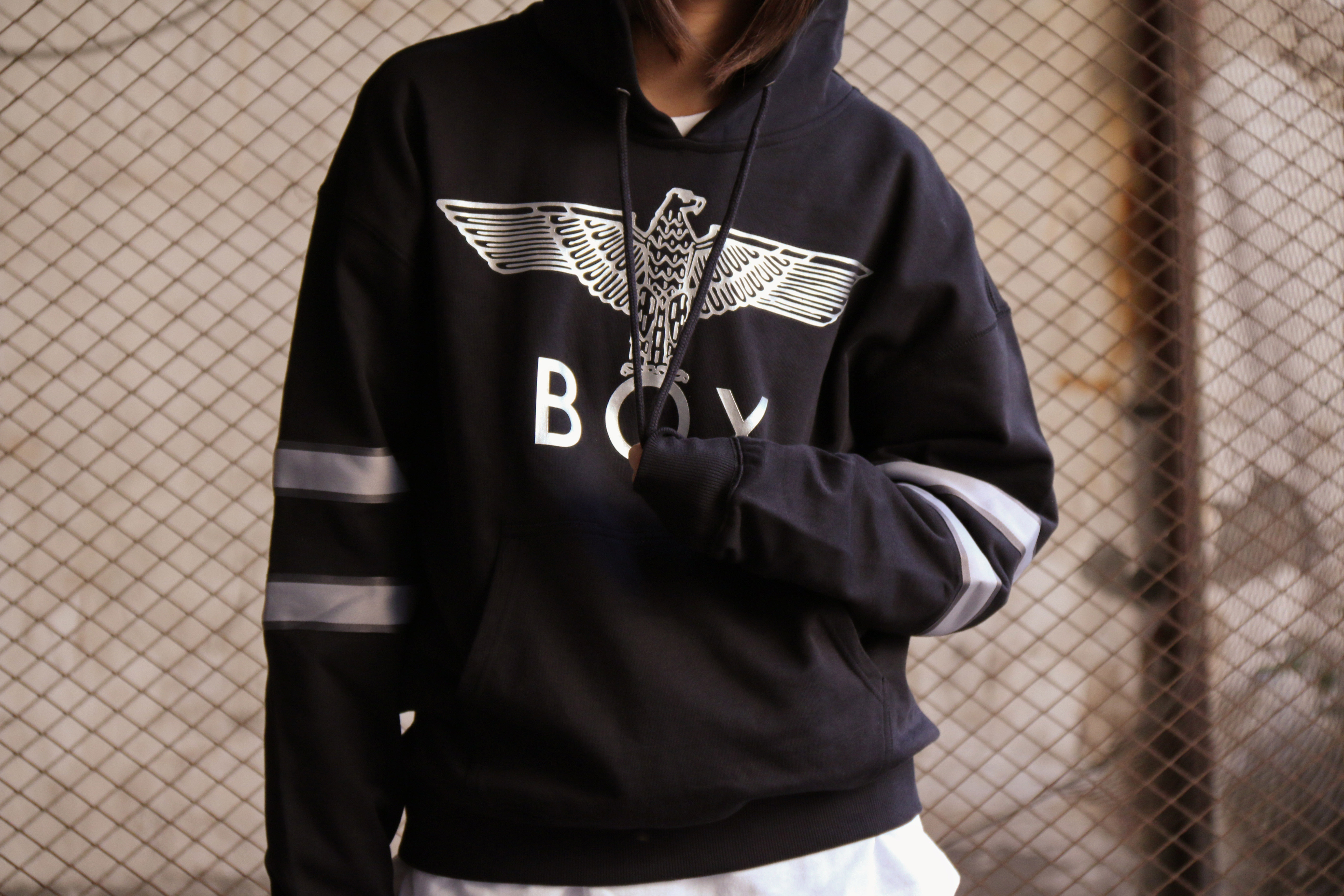 省30元 boy london金线绣大老鹰宽松男女情侣圆领卫衣b194nb129902