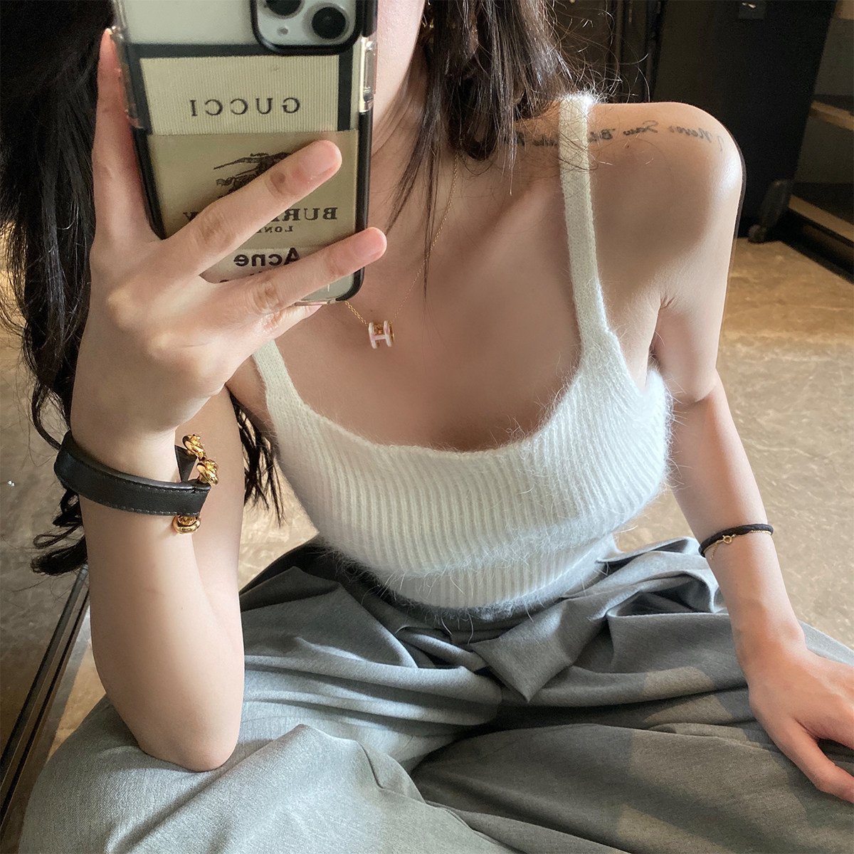 热销夏女上衣露肩_白色吊带背心女2020春新款内搭打底针织性感无袖