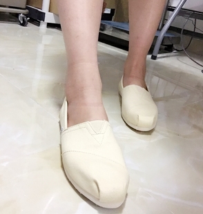 celine classic多少錢 美國代購 TOMS CLASSIC 平底低幫淺口休閑一腳蹬懶人鞋 celine的clasp