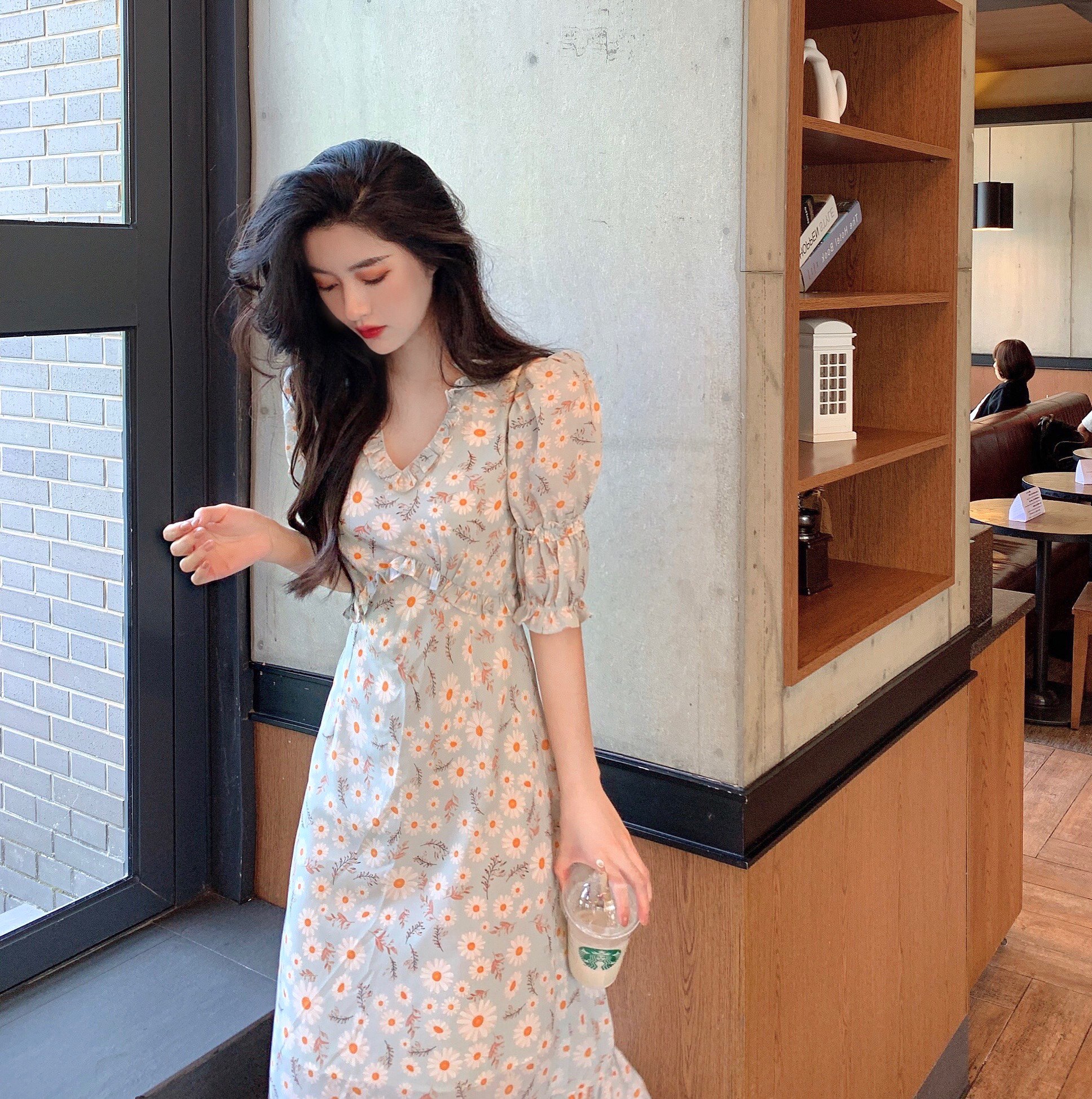 2020年夏天女泡泡袖长裙法式初恋桔梗小雏菊碎花甜美小众连衣裙子